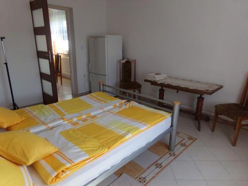 a bedroom with a large bed with yellow sheets at Agroturystyka u Willima in Mechnica