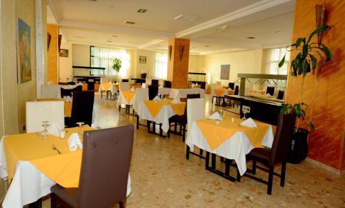 Restaurace v ubytování Oasis Hotel & Spa
