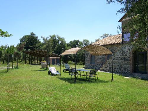 Vonkajšia záhrada v ubytovaní Apartment Il Podere del Lago - BOL253 by Interhome