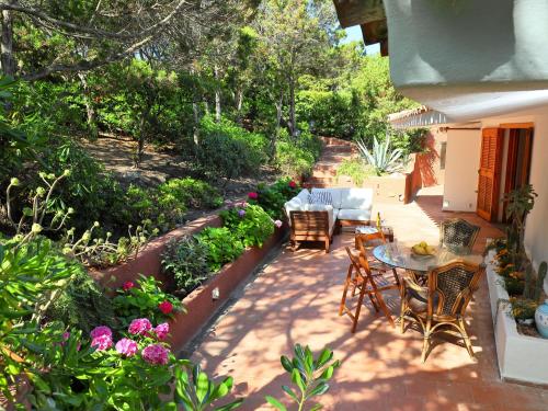 A garden outside Holiday Home Terre Rare by Interhome