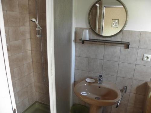 Vonios kambarys apgyvendinimo įstaigoje Apartment 4883-1 for 3 people in Banjol