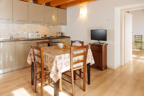 Dining area sa apartment