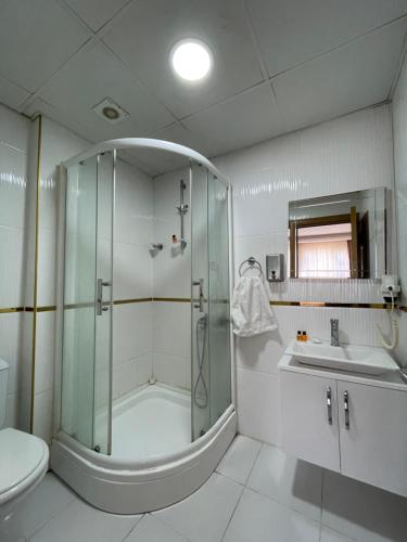 Ванна кімната в EViM HOTEL