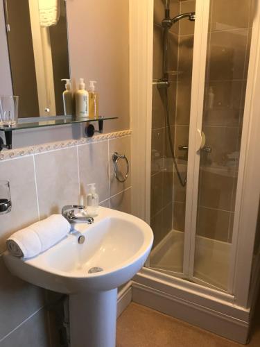 Phòng tắm tại Endeavour Guest House