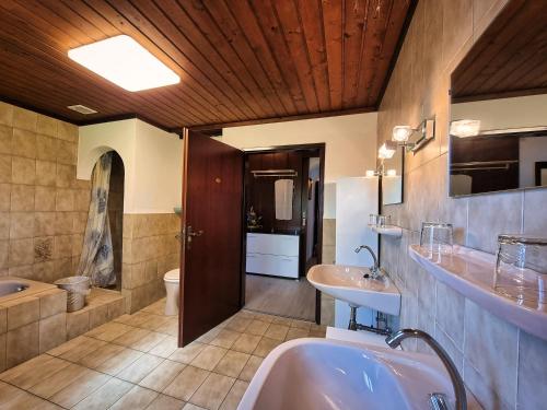 Koupelna v ubytování Gästehaus auf der Höhe