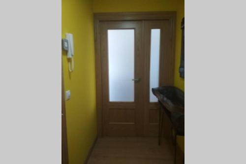 a door in a room with a hallway at Atico con vistas únicas. VT-LR-1352 in Entrena