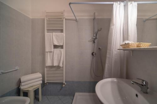 a bathroom with a tub and a sink and a shower at Hotel Italia in Turin