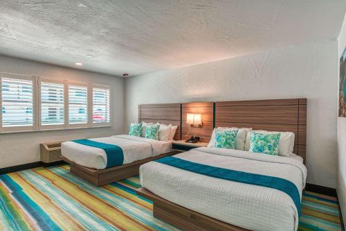 a hotel room with two beds in it at Casa Via Mar Inn, Ascend Hotel Collection in Port Hueneme