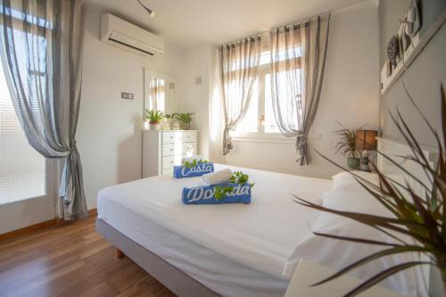 Postel nebo postele na pokoji v ubytování ARENDA Pino Alto Villa Lemon