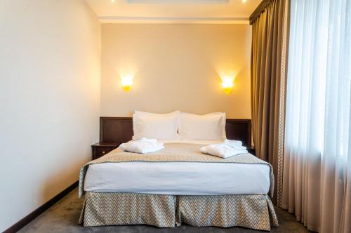 Кровать или кровати в номере Royal Palace Hotel