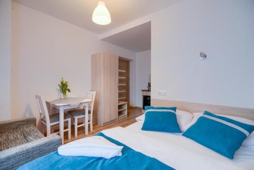 a bedroom with two beds and a table at Purtulka pokoje klimatyzowane in Pobierowo
