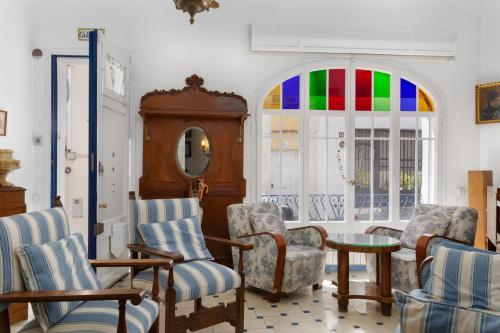 a room with chairs and a table and a window at Hauzify I Casa Colonial in San Pol de Mar