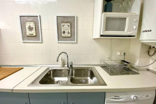 A kitchen or kitchenette at Apartamento espectacular cerca de la playa