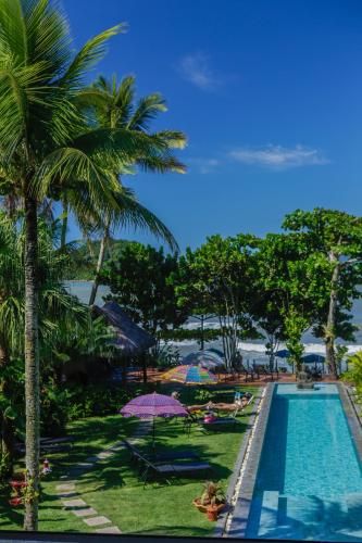 a view of the pool at the resort at Pousada TeMoana in Ubatuba