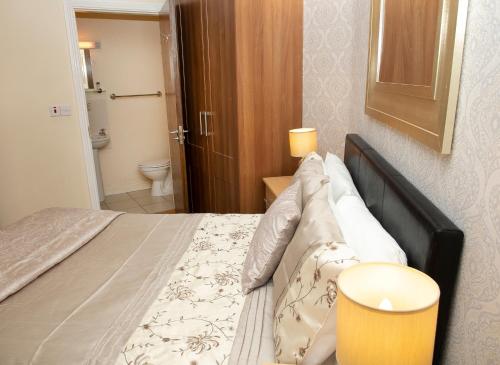a bedroom with a bed and a bathroom at Arch House B&B & Apartments in Athlone