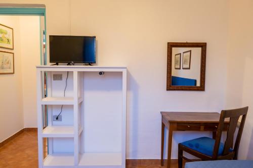 TV a/nebo společenská místnost v ubytování B&b Giglio di Mare