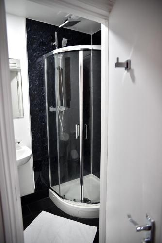 Koupelna v ubytování TBH Hotel