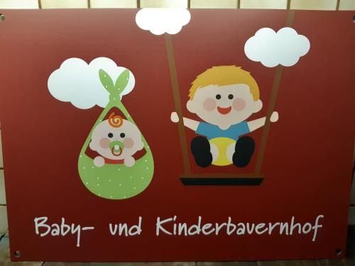 Παιδιά που μένουν στο Baby- und Kinderbauernhof Montaning