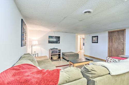 Pet-Friendly Apt with Snowmobiling On-Site! – Photos 5