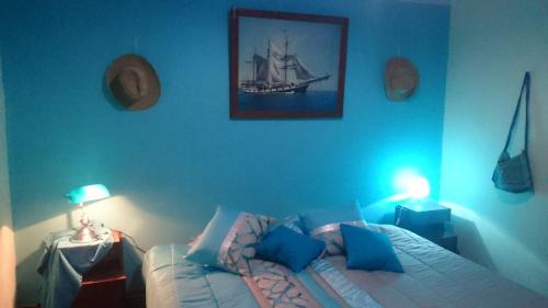 a bedroom with a bed and a picture of a ship on the wall at AL-Almada-2 in Porto