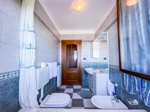Ένα μπάνιο στο MYHOUSE INN LEUMANN - Affitti Brevi Italia