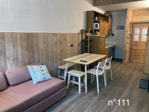 Kuchyň nebo kuchyňský kout v ubytování House Cervinia Apartments