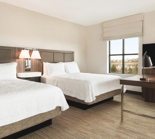 Postel nebo postele na pokoji v ubytování Snoqualmie Inn by Hotel America