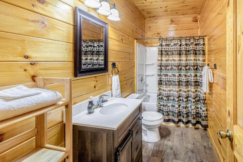 Gallery image of Hilltop Cabin in Bryson City