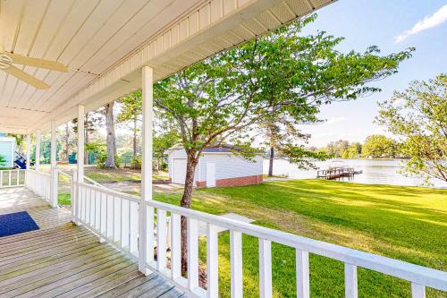 Serenity at the Lake – Photos 2