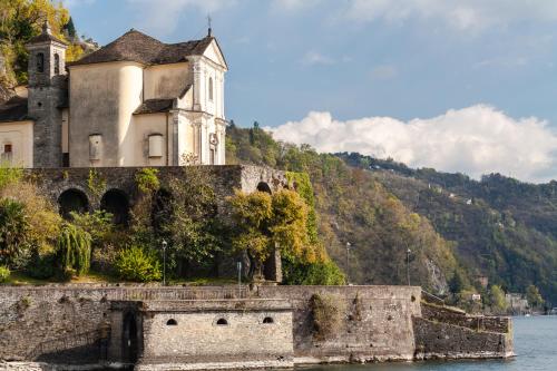 an old castle on the side of a mountain at Casa del Borgo "Terra & Fuoco" sul Lago Maggiore in Maccagno Inferiore