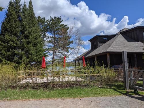 a wooden fence in front of a house at Escapade Bonheur in Lac-Superieur