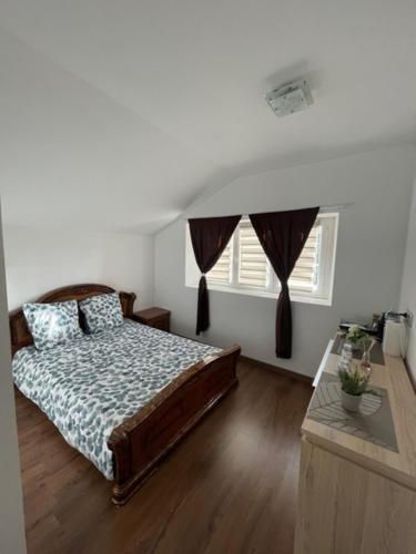 a bedroom with a bed and a window and a table at Studio privée Vesoul -Wifi,TV,Clim in Vesoul