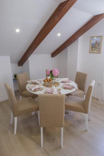 Duplex Apartment Marija near the Old Town
