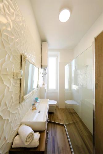Bon Vivant Apartment