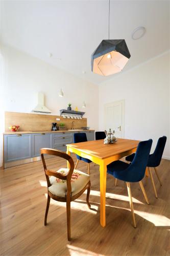 Bon Vivant Apartment