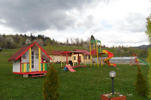 Area permainan anak di Pension Casa Vero