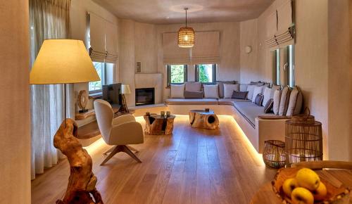 a large living room with a couch and a living room at Sunrise Garden Hills in Makrirrákhi