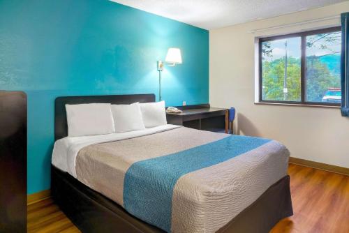 a hotel room with a bed and a window at Motel 6-Montoursville, PA - Williamsport in Williamsport