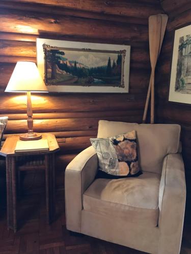 a living room with a chair and a lamp on a table at Weasku Inn in Grants Pass
