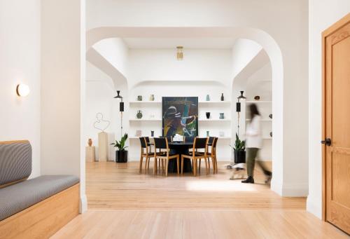 a dining room with a table and chairs at Hotel Grand Stark in Portland