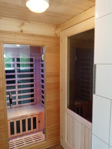 a room with a door and a window in a room at Bakterház Vendégház in Nagyvisnyó