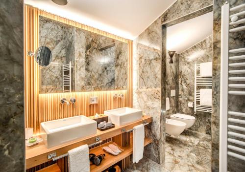Ένα μπάνιο στο DBH – Boutique Hotel Lake Como