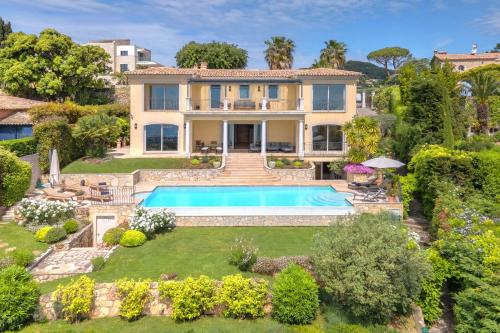 Villa Pertuades Villa with amazing sea view and swimming pool