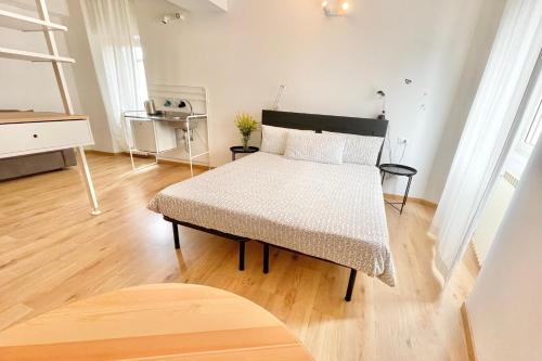a bedroom with a bed and a wooden floor at Albergo Vittoria in Toscolano Maderno
