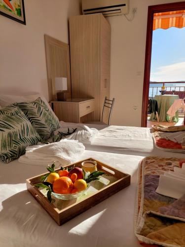 a tray of fruit sitting on top of a bed at Apartmani Dalex in Budva
