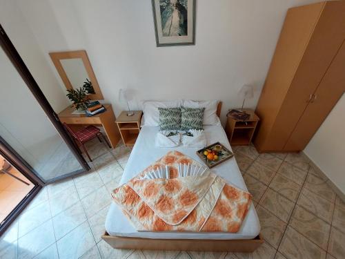 a bedroom with two beds in a room at Apartmani Dalex in Budva