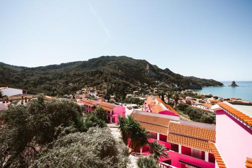 Foto da galeria de Pink Palace Beach Resort em Agios Gordios