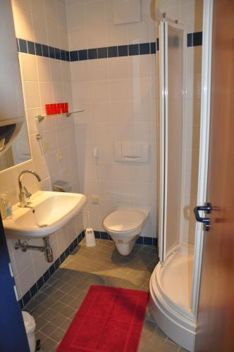 Bilik mandi di Apartment Auszeit