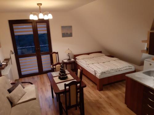 a small bedroom with a bed and a table at APARTAMENT NATALKA przy plaży in Krynica Morska