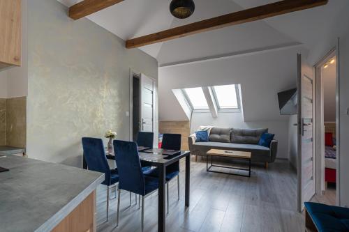 Posedenie v ubytovaní City Center Apartments Lofty z klimatyzacją
